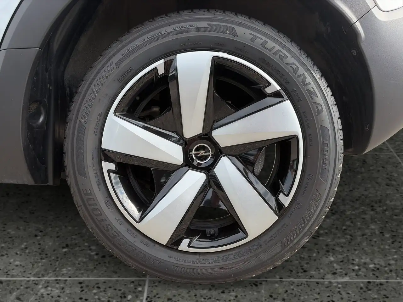 Opel Crossland Enjoy 1.2 T-Direct Injection 110 PS MT6 Enjoy — معرض صور السيارة 6