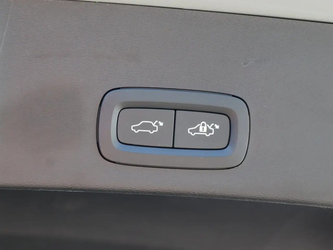 Volvo XC40 B3 Core #PDC/RFK/Google/LED/Klima/Navi — Vehicle gallery 16
