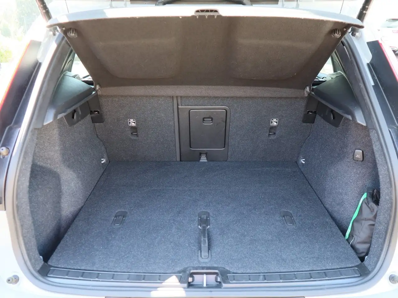 Volvo XC40 B3 Core #PDC/RFK/Google/LED/Klima/Navi — Vehicle gallery 11