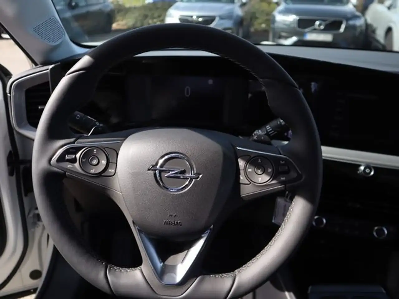 Opel Mokka Enjoy 1.2 Turbo Aut.+LED+ACC+Sitzheiz+ — Galería del vehículo 13