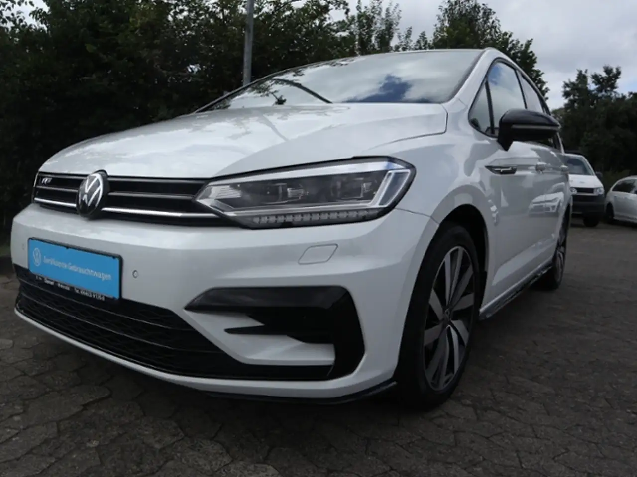 Volkswagen Touran Highline *R-Line* 1.5 TSI DSG 7-Sitzer — معرض صور السيارة 3