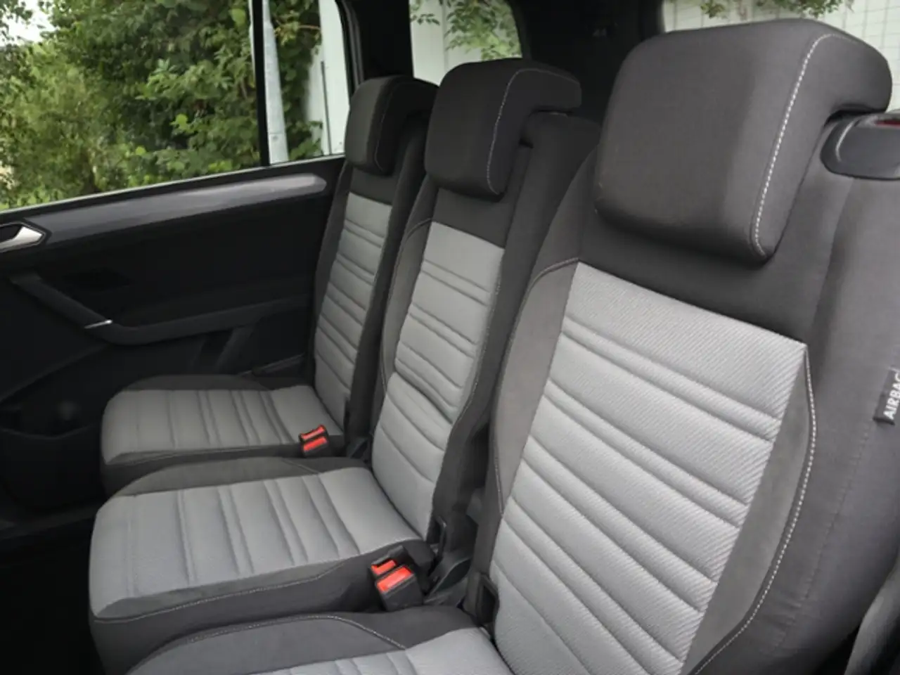 Volkswagen Touran Highline *R-Line* 1.5 TSI DSG 7-Sitzer — معرض صور السيارة 9