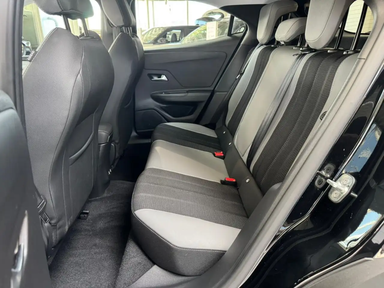 Opel Mokka 1.2 Turbo Elegance LED+SHZ+Winterp.+Kam. — Galería del vehículo 12