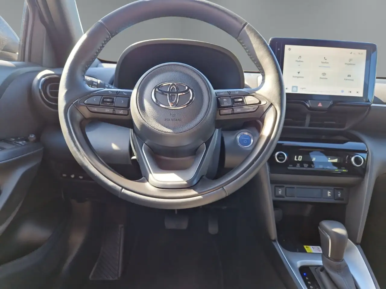 Toyota Yaris Cross Hybrid FWD Team Deutschland Navi LED Apple CarPlay — Galería del vehículo 14