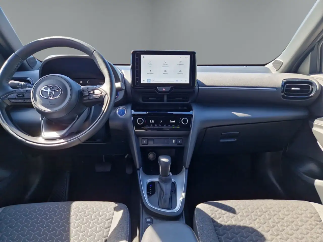 Toyota Yaris Cross Hybrid FWD Team Deutschland Navi LED Apple CarPlay — Galería del vehículo 13