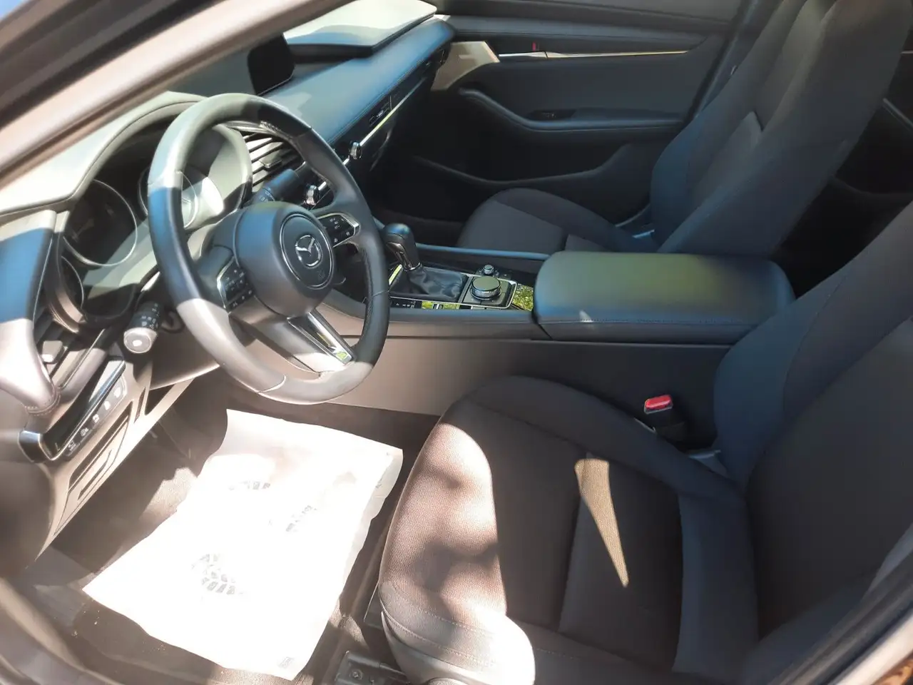 Mazda 3 4SN Limo 2.5L e-SKYACTIV G 140ps 6AT Exclusive — معرض صور السيارة 11