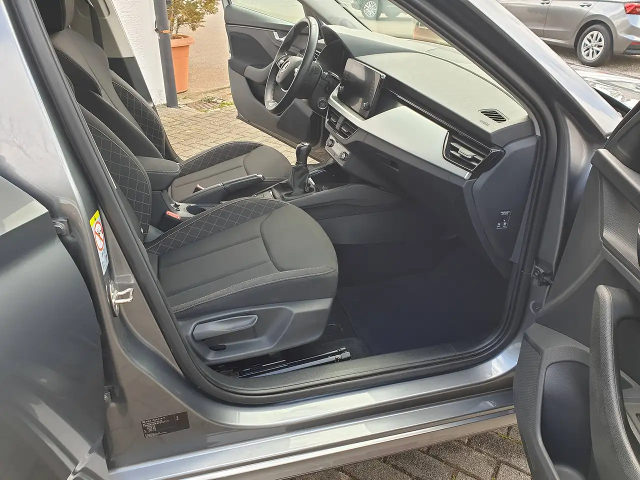 Skoda Kamiq Ambition 1.0 TSI Virtual Cockpit DAB+ Kamera SunSet — Galería del vehículo 6