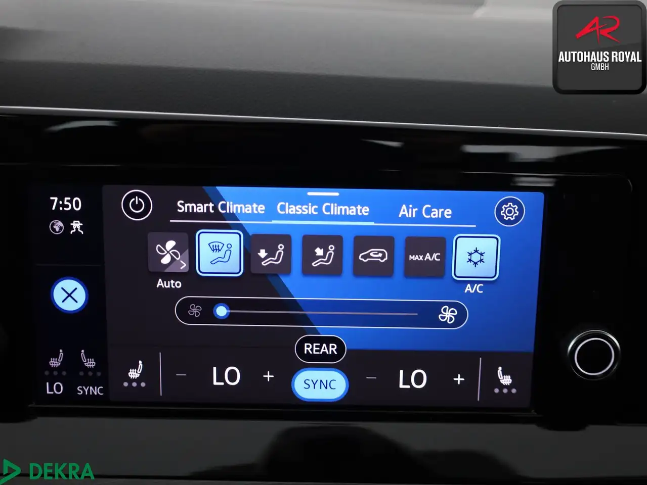 Volkswagen Golf VIII 2.0 TSI STYLE MASSAGE,MEMORY,ACC,1.HD — Galería del vehículo 19