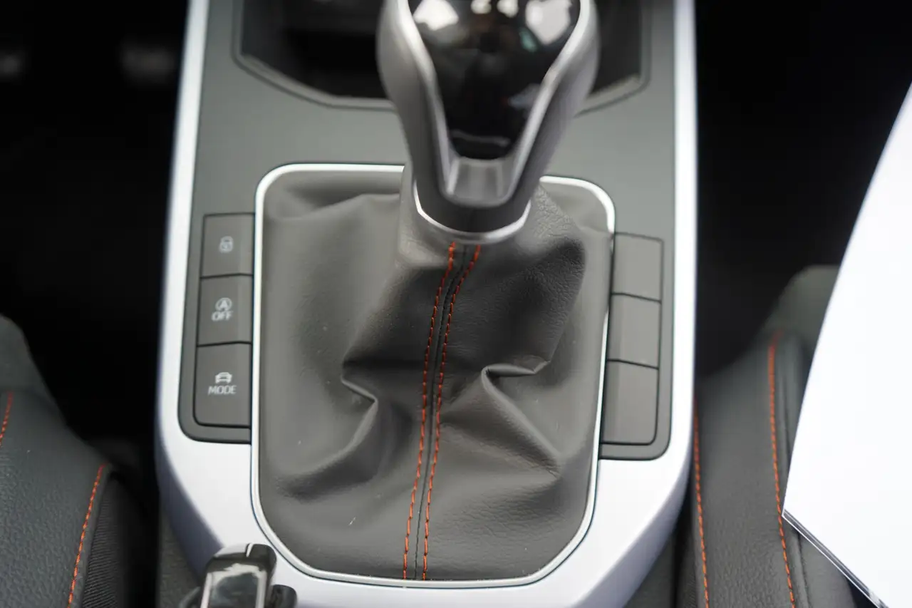 SEAT Arona 1.0 TSI FR LED PDC Virtual Cockpit Navi — معرض صور السيارة 17