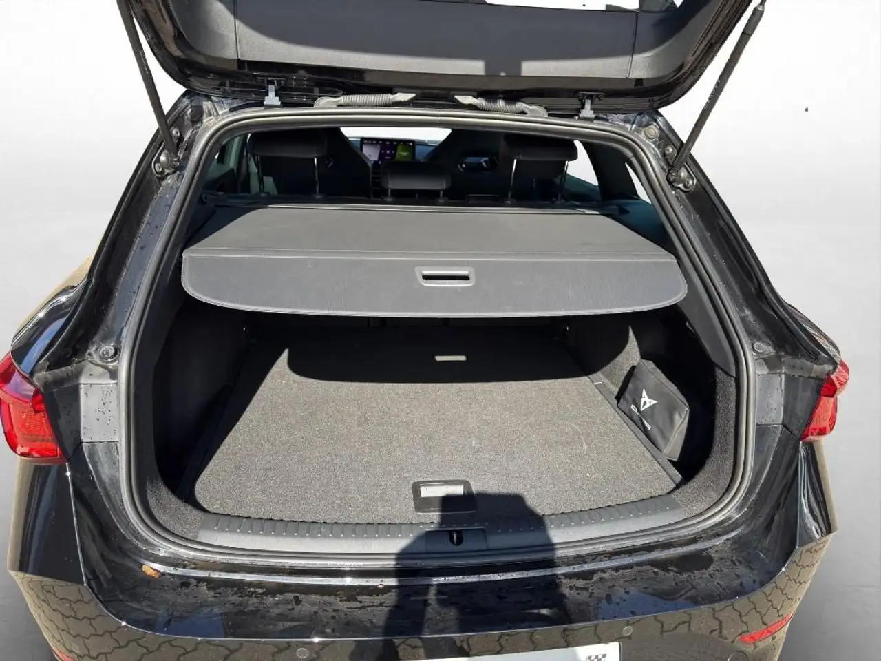 CUPRA Leon Sportstourer VZ 2.0 TSI 180 kW (245 PS) 7-G — معرض صور السيارة 19