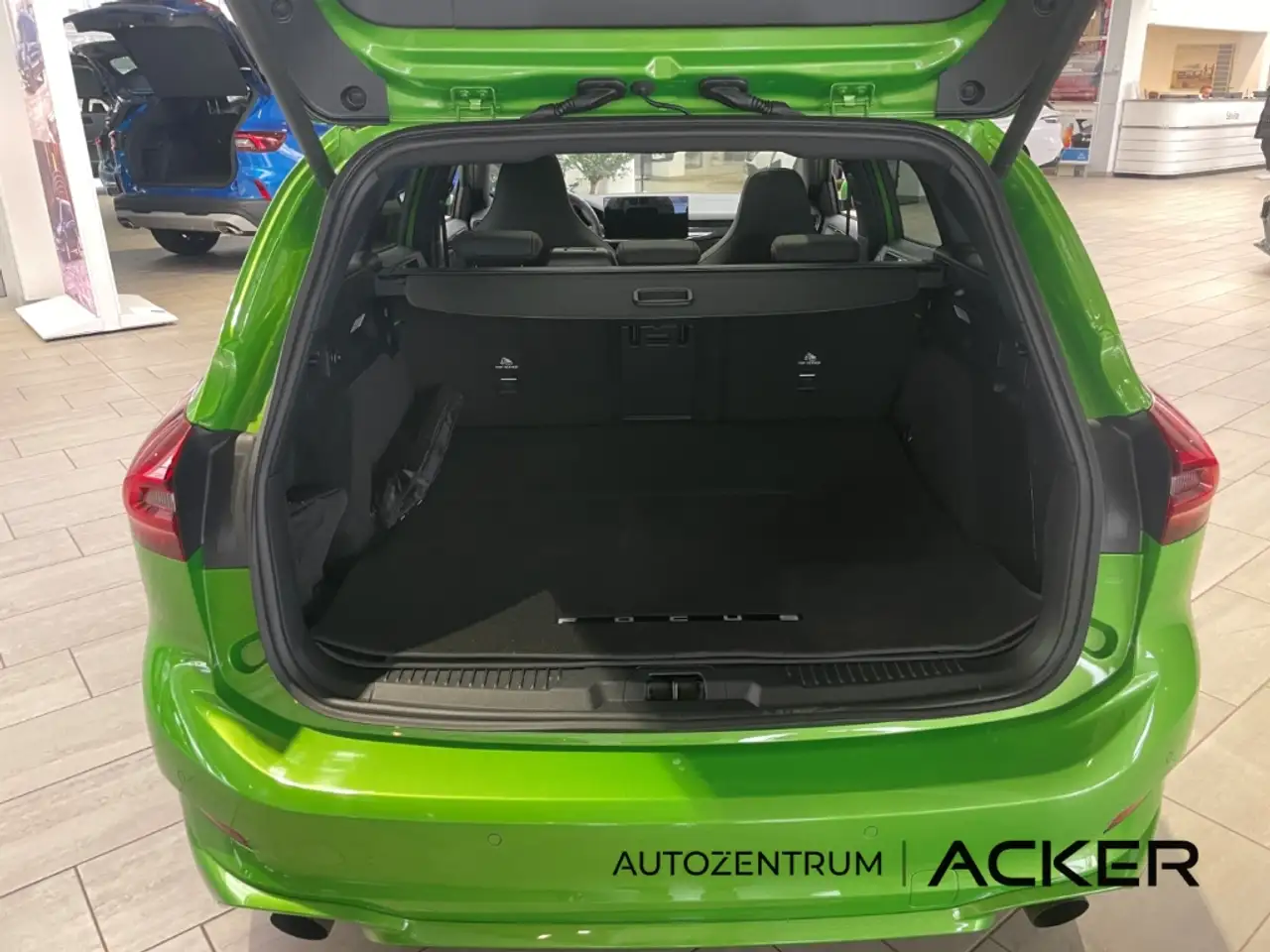 Ford Focus ST X Turnier 2.3 AT Pano/aAHK/ACC -35%* — Galería del vehículo 11