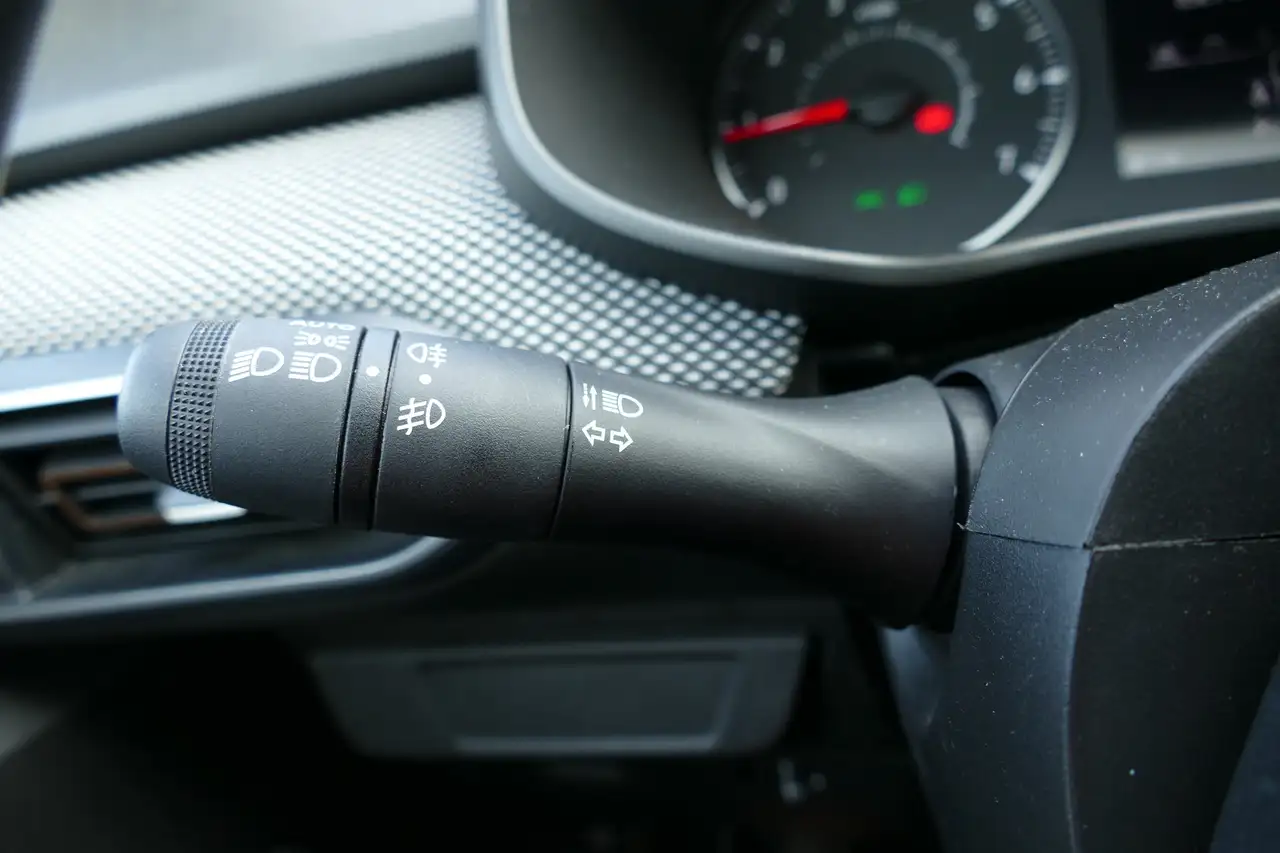 Dacia Sandero III 1.0 Stepway LED Sitzheizung Navi — معرض صور السيارة 11