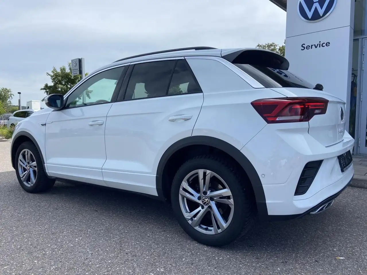 Volkswagen T-Roc 1.5 TSI DSG R-Line AHK+APP-CONNECT+VIRTUAL — معرض صور السيارة 4