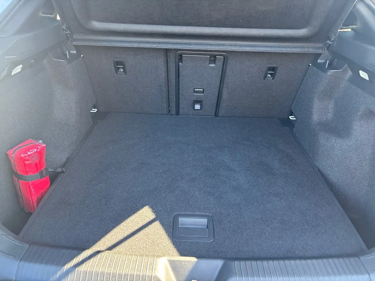 Volkswagen ID.5 Pro AHK KEYLESS LED NAVI KLIMA — Galería del vehículo 7