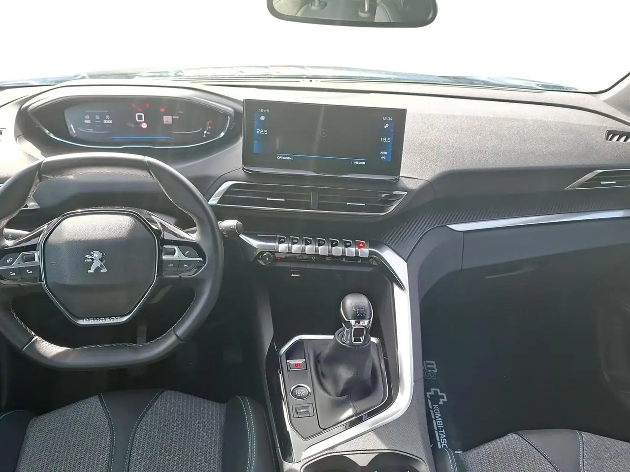 Peugeot 3008 Allure Pack Purtech 130 Kamera Navi SHZ — معرض صور السيارة 9