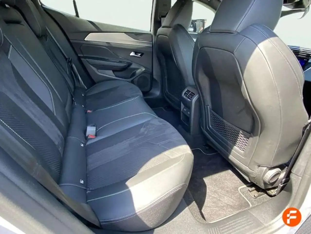 Peugeot 408 GT HYBRID 145 eDCS6 — Galerie du véhicule 18
