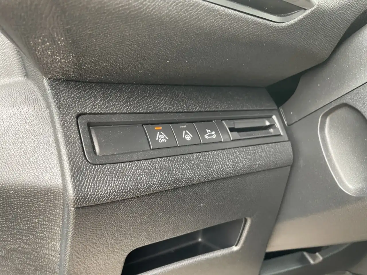 Peugeot 3008 GT PT 130 EAT8 PANO LED ACC Navi Digitales Cockpit — معرض صور السيارة 20