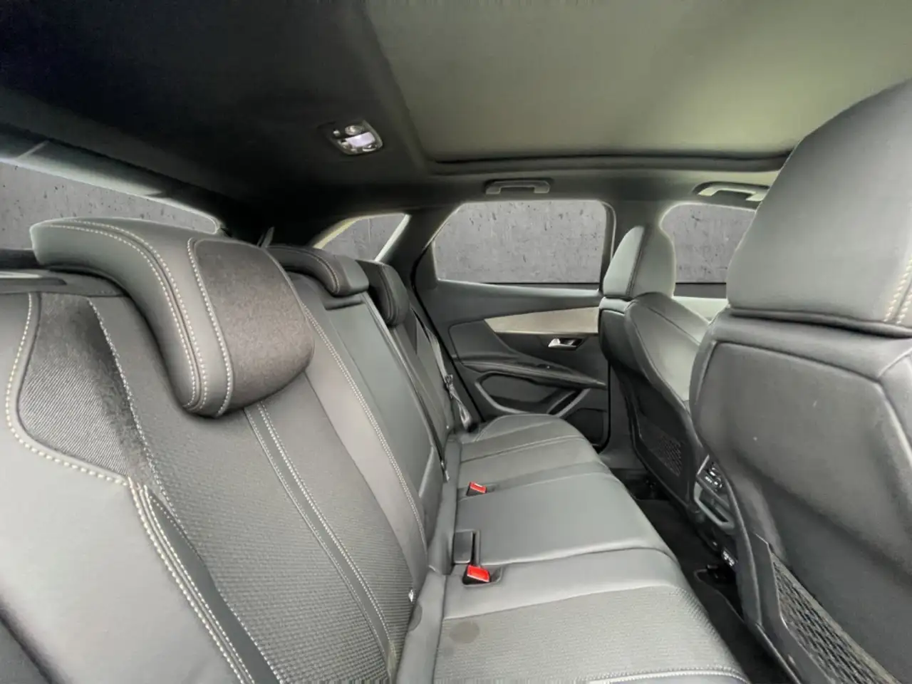 Peugeot 3008 GT PT 130 EAT8 PANO LED ACC Navi Digitales Cockpit — معرض صور السيارة 14