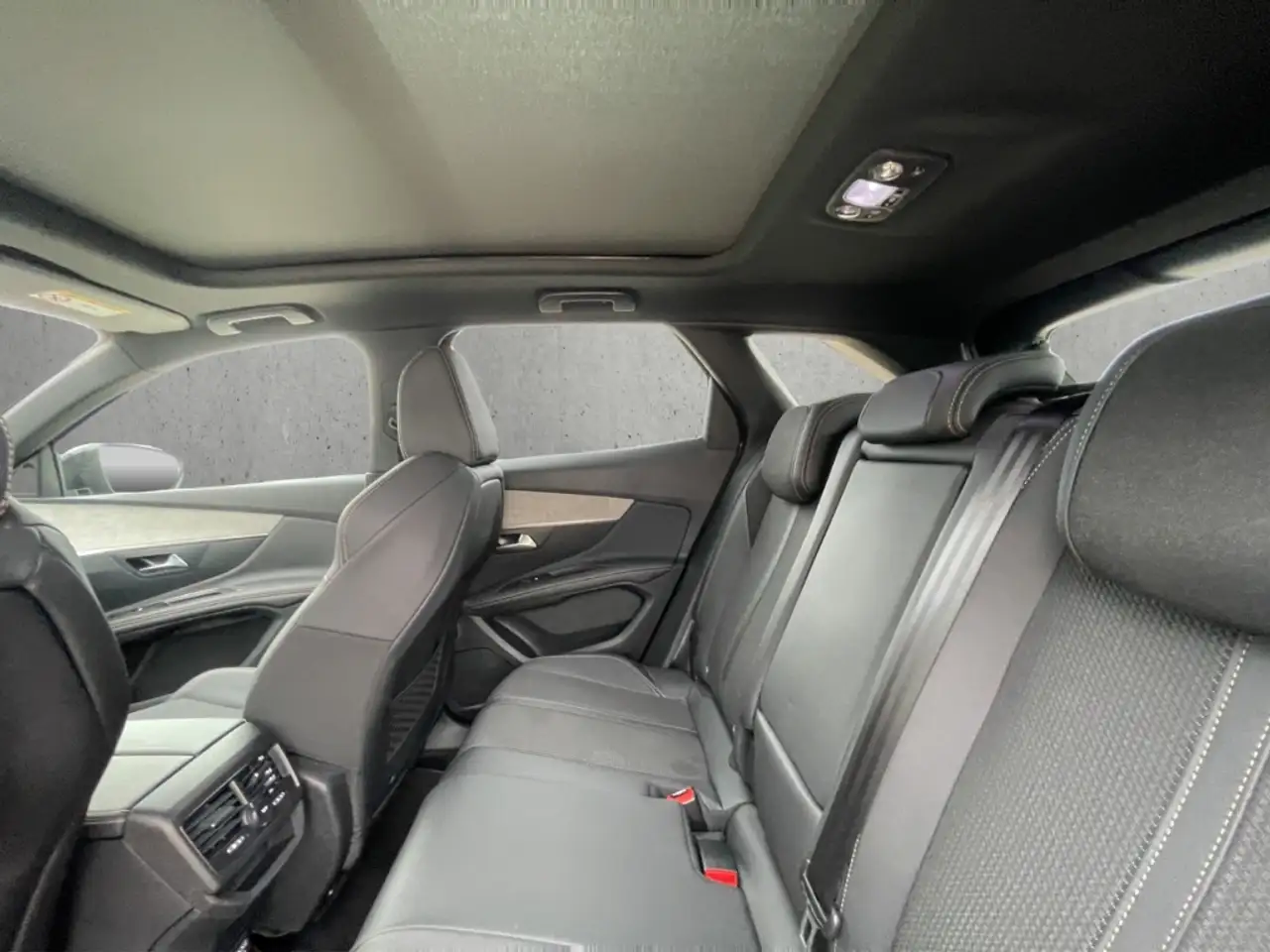 Peugeot 3008 GT PT 130 EAT8 PANO LED ACC Navi Digitales Cockpit — معرض صور السيارة 8