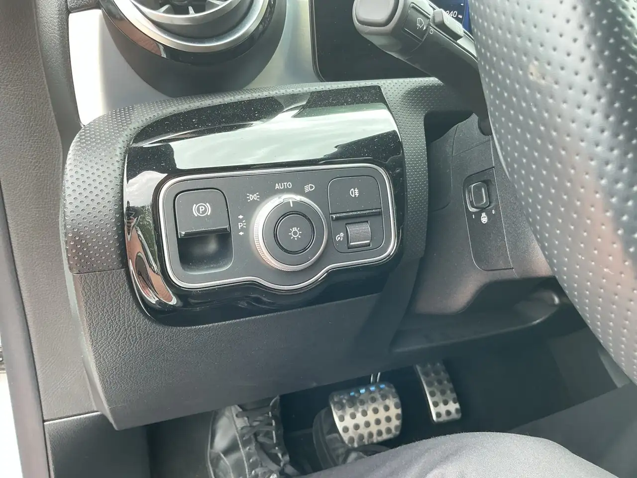 Mercedes-Benz CLA 35 AMG CLA 35 4M SB PanoDach 360Kam Multibeam Sound HUD — معرض صور السيارة 23