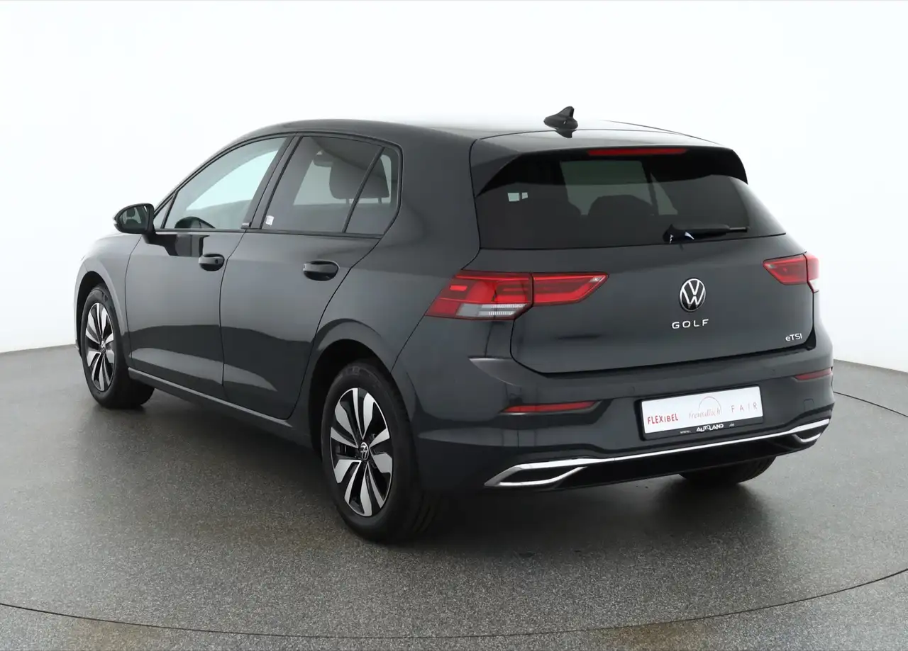 Volkswagen Golf VIII 1.0 eTSI DSG Move LED Navi Winterpaket — Galería del vehículo 3