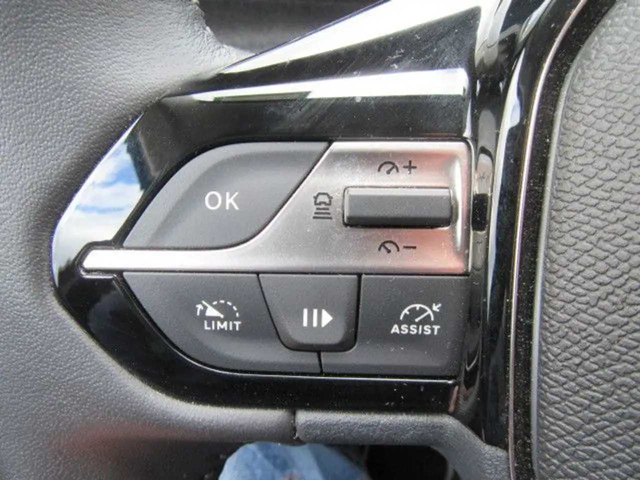 Peugeot 308 SW Allure PT 130*Navi*LED*Sitzheiz.* — Galerie du véhicule 19