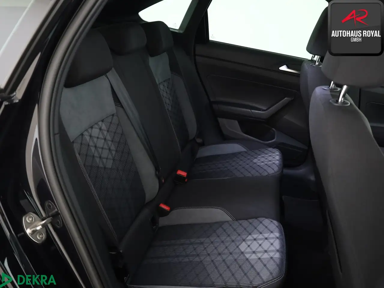 Volkswagen Taigo 1.5 TSI R LINE PANO,MATRIX,KEYLESS,ACC,SH — معرض صور السيارة 12