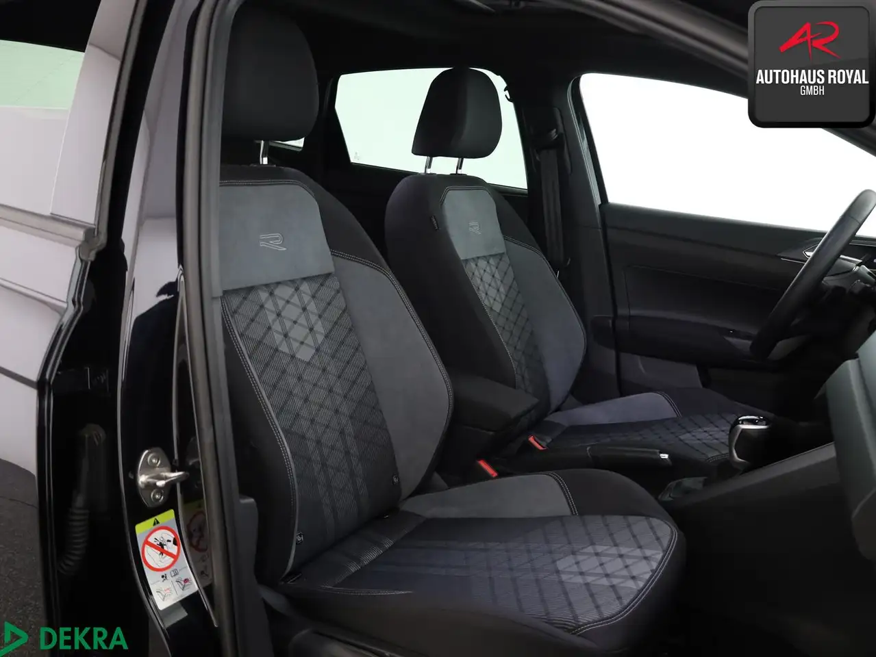 Volkswagen Taigo 1.5 TSI R LINE PANO,MATRIX,KEYLESS,ACC,SH — معرض صور السيارة 11