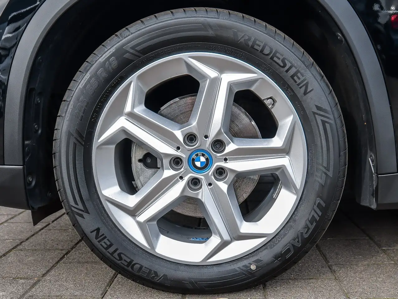 BMW iX1 eDrive20 PANO ACC RFK NAVI Standh. LED DAB — Galerie du véhicule 4