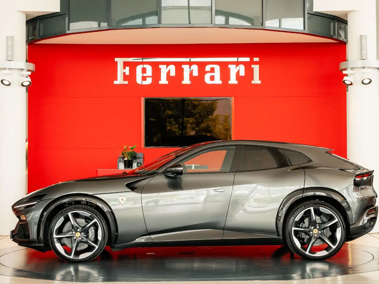 Ferrari Purosangue Lackierte Tricolore*Carbon*Burmester — Galería del vehículo 4