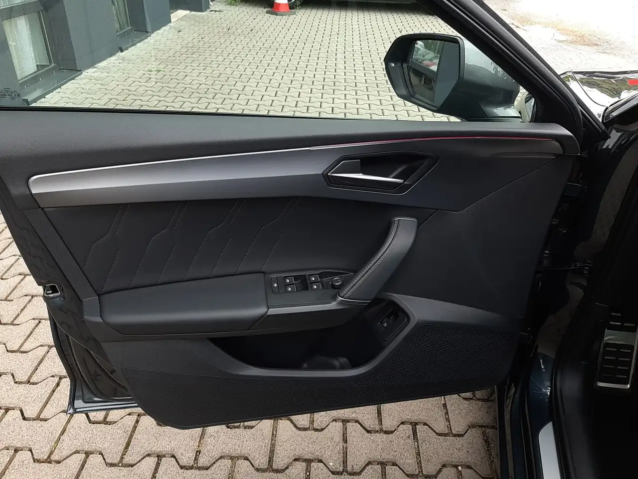 CUPRA Leon Sportstourer VZ 2.0 TSI*NAVI*KAM*SHZ*MEMORY — Galería del vehículo 18