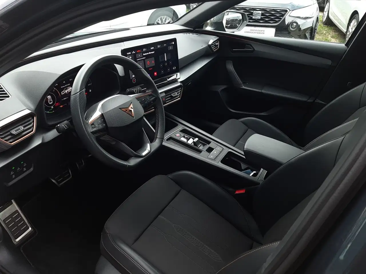 CUPRA Leon Sportstourer VZ 2.0 TSI*NAVI*KAM*SHZ*MEMORY — Galería del vehículo 16