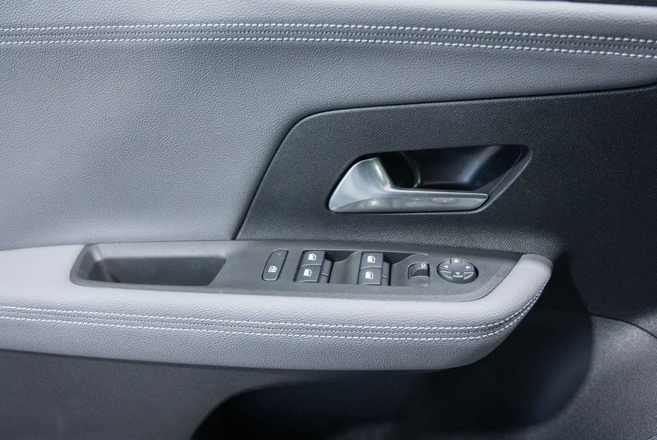 Opel Mokka Elegance 1.2 Direct Injection Turbo 100 PS MT6 *SHZ*ALLWETTER*KLIMA* — معرض صور السيارة 13