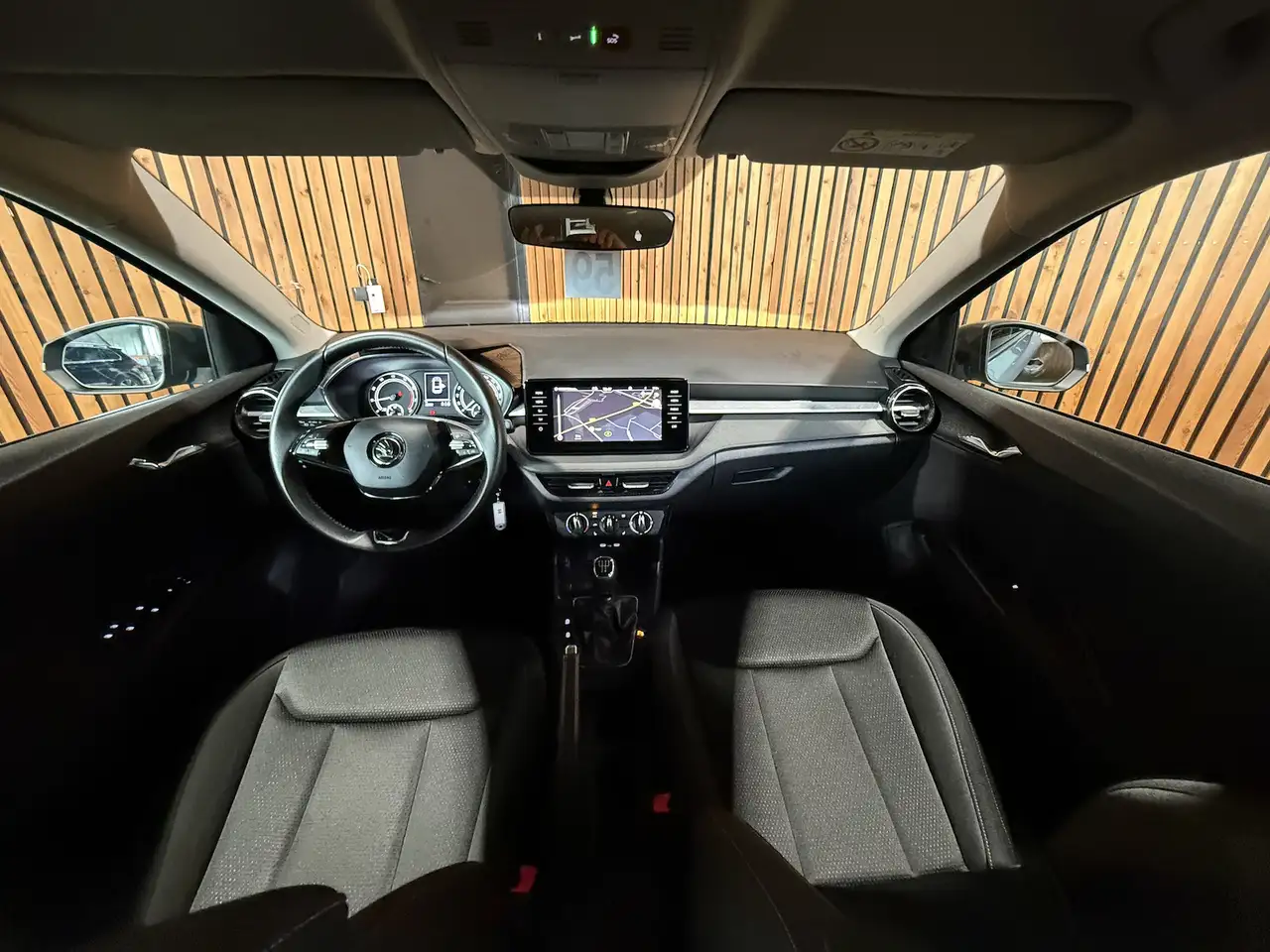 Skoda Fabia 1,0 TSI Tour *Navi*LED*Tempo*Kamera*Alu* — Galería del vehículo 16
