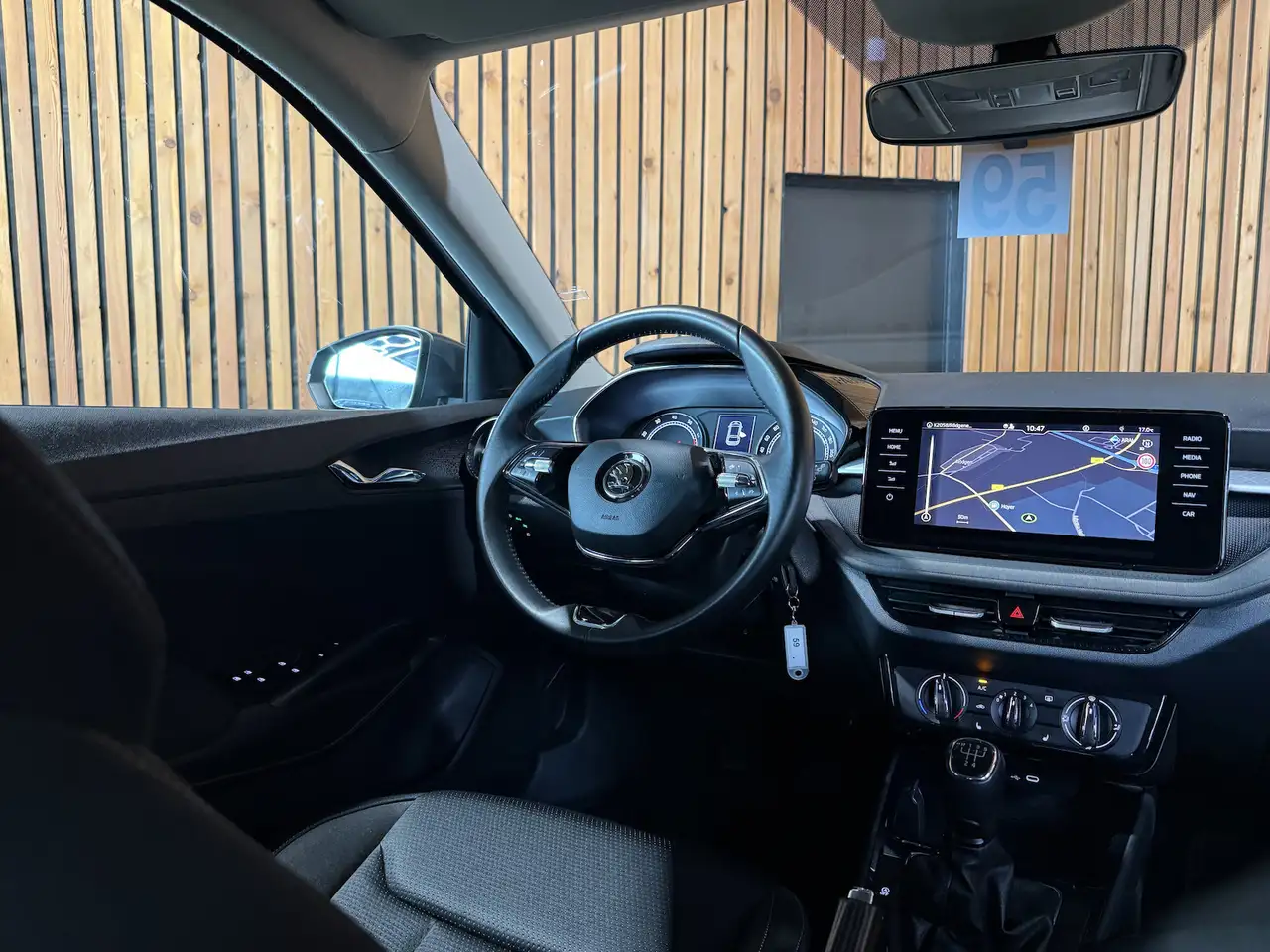 Skoda Fabia 1,0 TSI Tour *Navi*LED*Tempo*Kamera*Alu* — Galería del vehículo 15