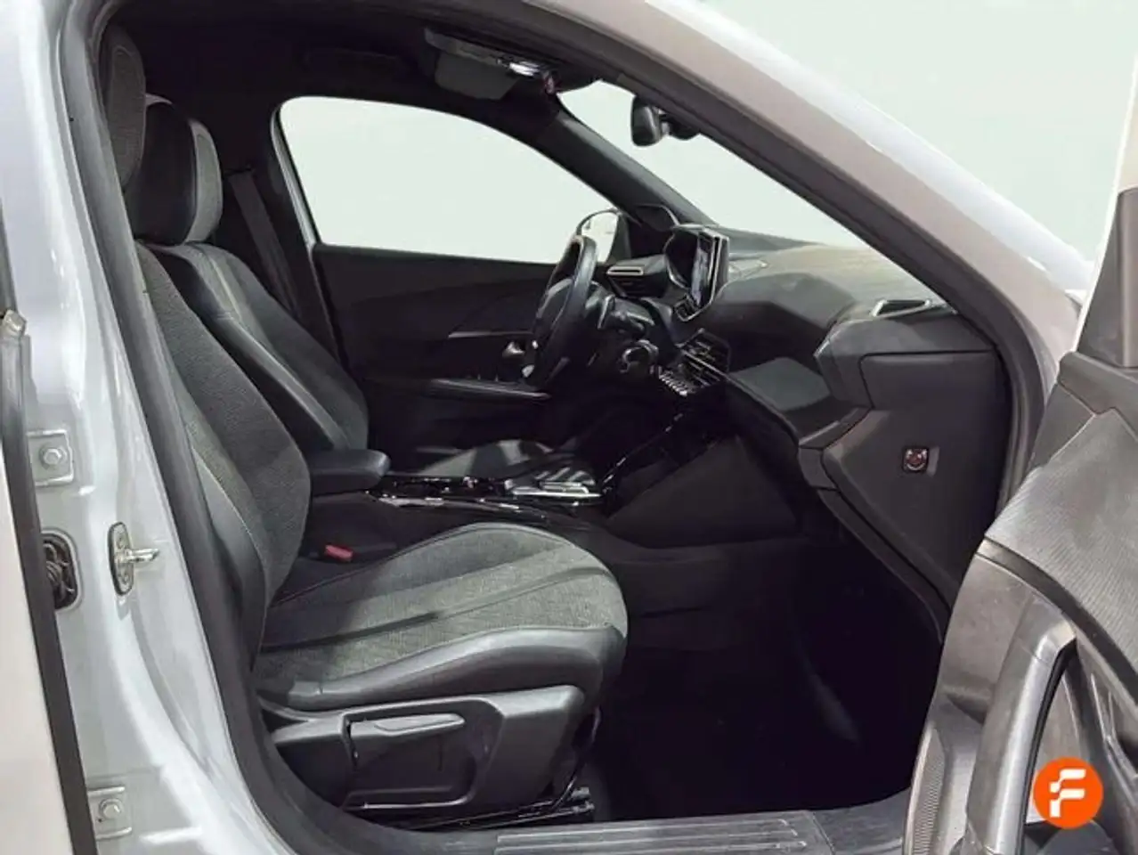 Peugeot 2008 1.2 PureTech S&S Allure EAT8 130 — Vehicle gallery 17