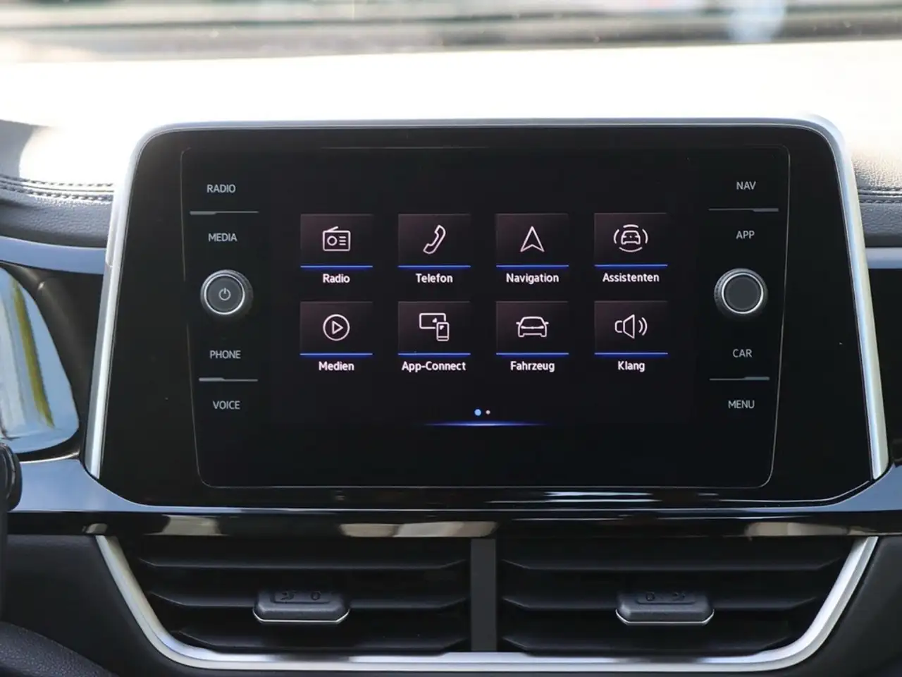 Volkswagen T-Roc R-Line 1.0 TSI OPF AHK/APP/LED/ACC/SITZHZ. — معرض صور السيارة 8
