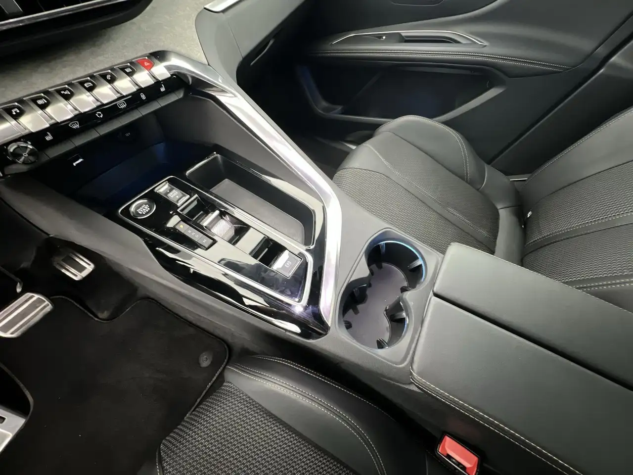 Peugeot 3008 GT 1.2 AT*Panorama*Navi*PDC*uvm — Vehicle gallery 14