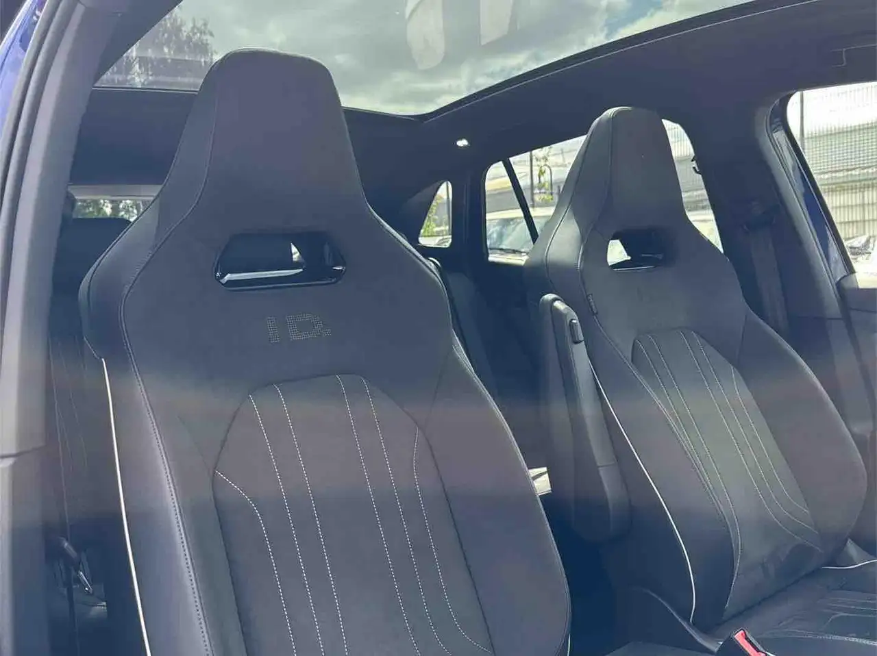 Volkswagen ID.4 Pro 195 kW 4Motion ACC AHK HuD PANO WP 21Z — Vehicle gallery 15