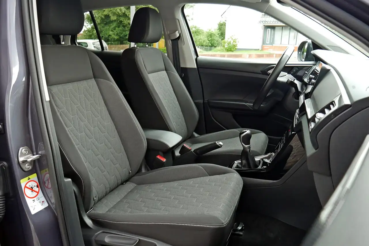 Volkswagen T-Cross 1.0 TSI Life Kamera App Light-Assist Climatroni... — Vehicle gallery 15