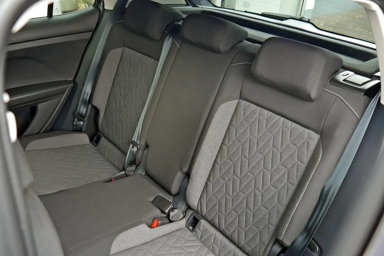 Volkswagen T-Cross 1.0 TSI Life Kamera App Light-Assist Climatroni... — Vehicle gallery 29