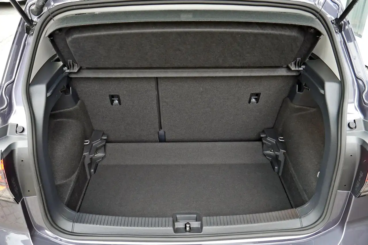 Volkswagen T-Cross 1.0 TSI Life Kamera App Light-Assist Climatroni... — Vehicle gallery 30