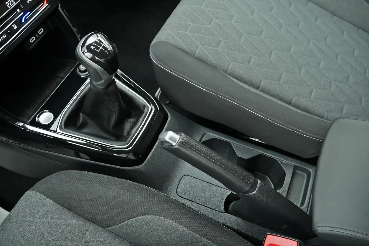 Volkswagen T-Cross 1.0 TSI Life Kamera App Light-Assist Climatroni... — Vehicle gallery 27