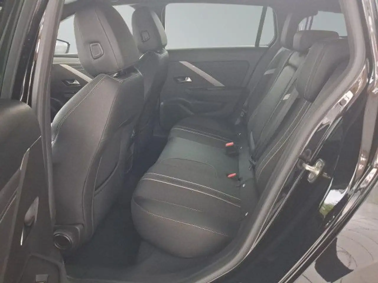 Opel Astra Sports Tourer GS Autom. 1.2 Turbo Benzin LED — معرض صور السيارة 16