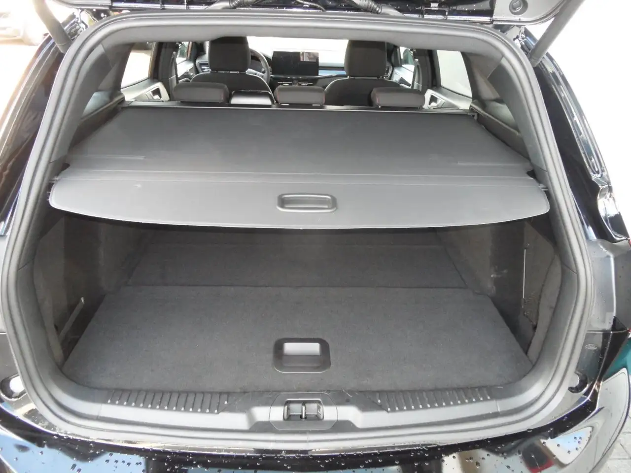 Ford Focus Turnier ST-Line X+Sitzhzg+Kamera+AHK+AT — Galería del vehículo 12