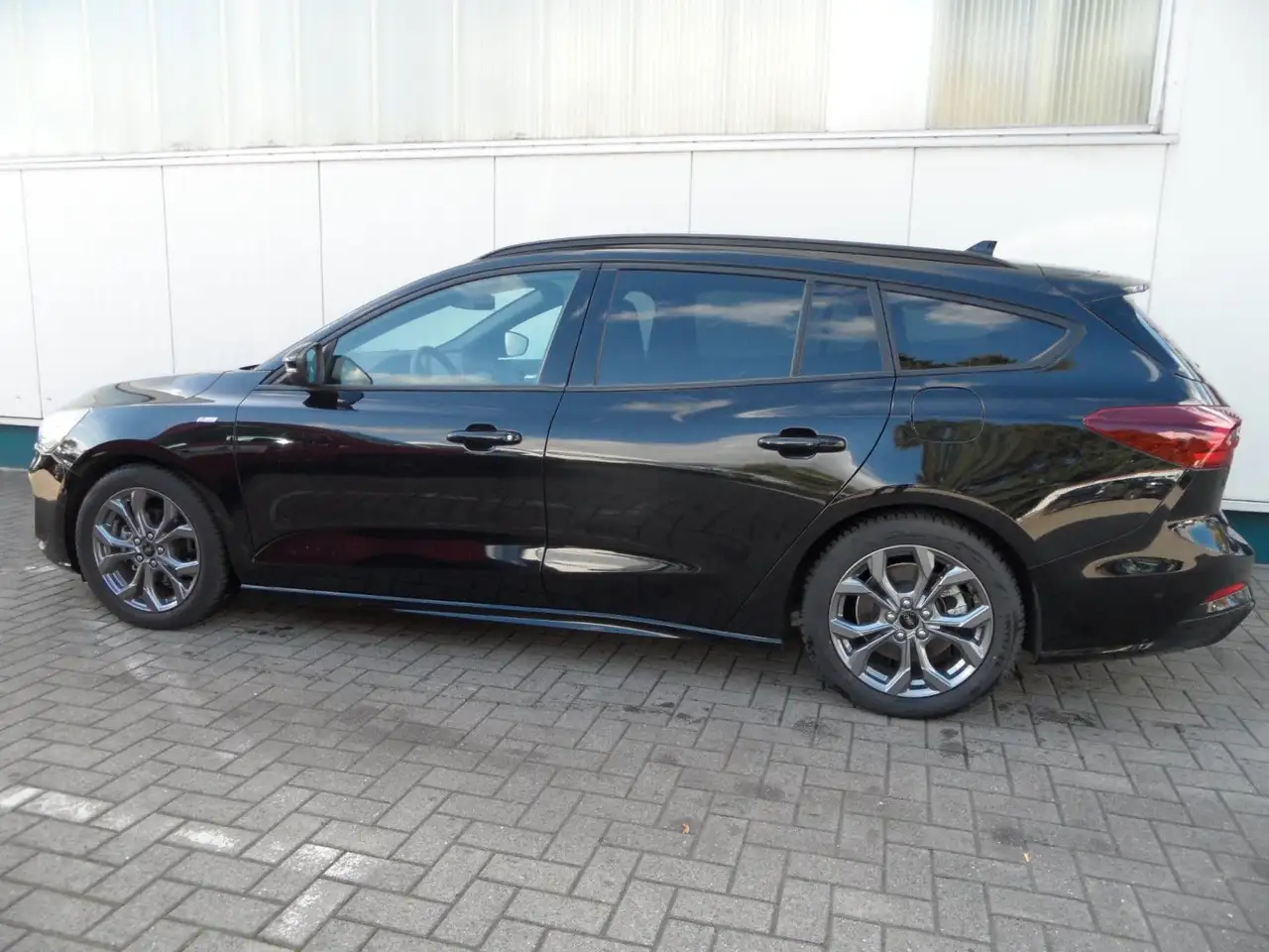 Ford Focus Turnier ST-Line X+Sitzhzg+Kamera+AHK+AT — Galería del vehículo 2