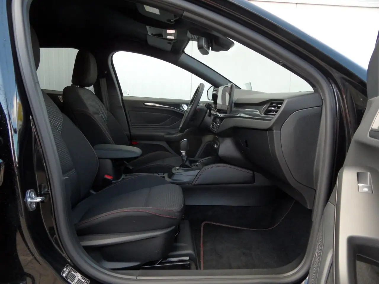 Ford Focus Turnier ST-Line X+Sitzhzg+Kamera+AHK+AT — Galería del vehículo 10