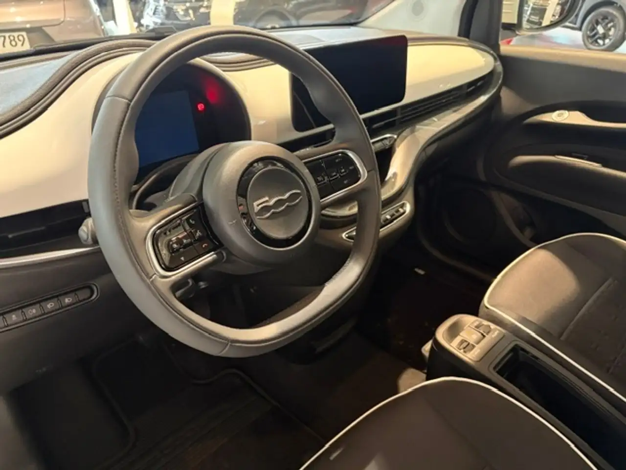 Fiat 500 e Lim. 3+1 inkl. Komfort-Paket — معرض صور السيارة 16