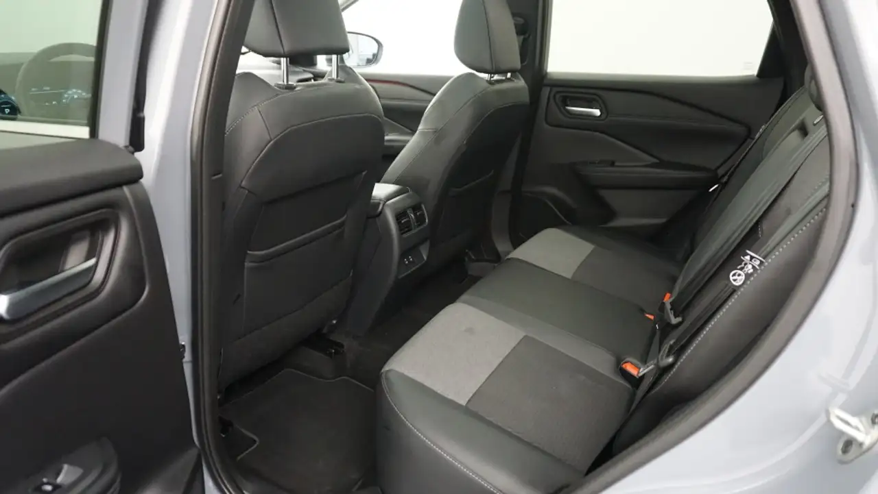 Nissan Qashqai 1.3 DIG-T MHEV 116KW N-CONNECTA CVT 158 5P — Galerie du véhicule 28