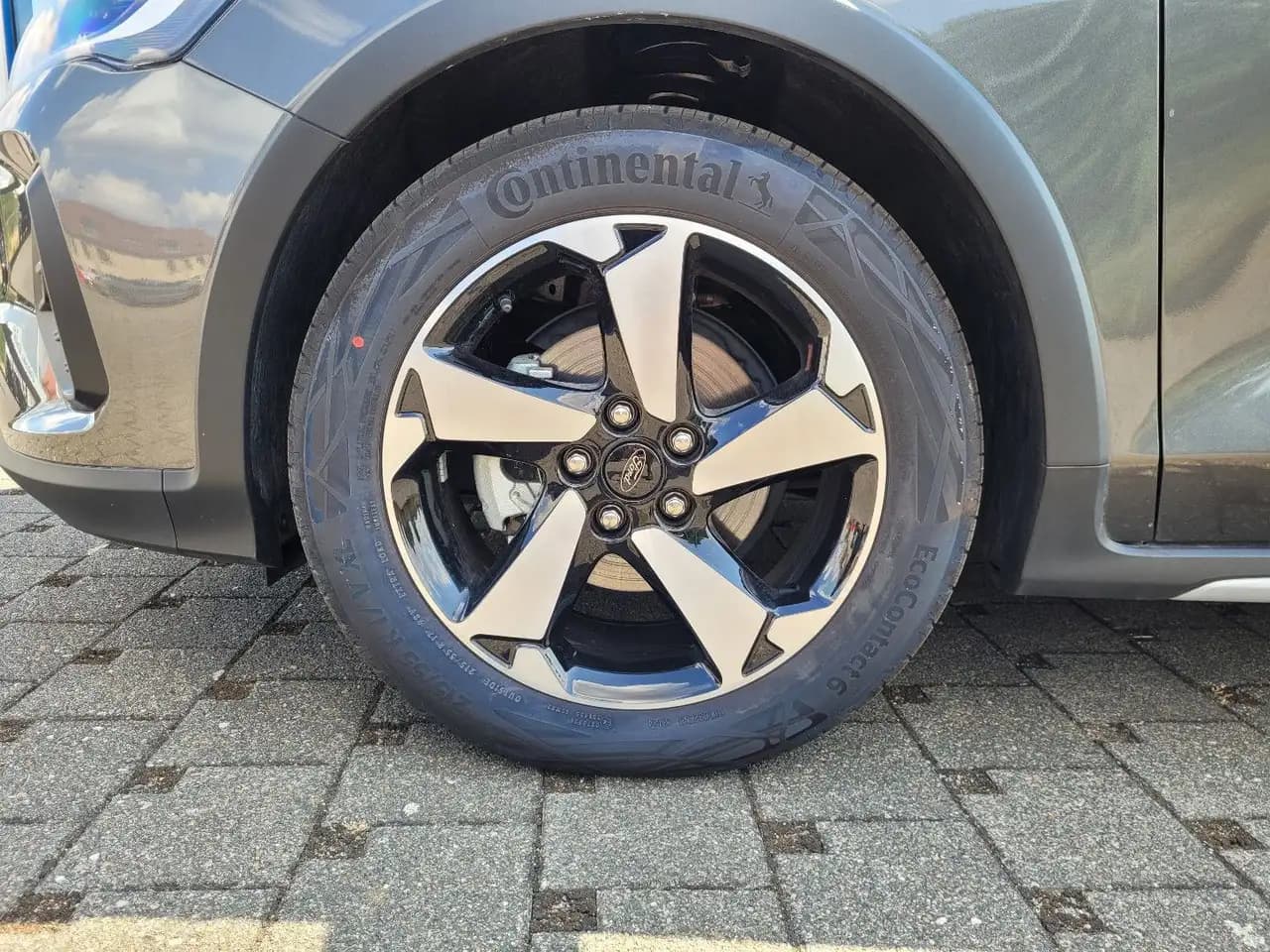 Ford Focus Lim. Active X Autom MHEV NAVI Winterp DAB — Vehicle gallery 9